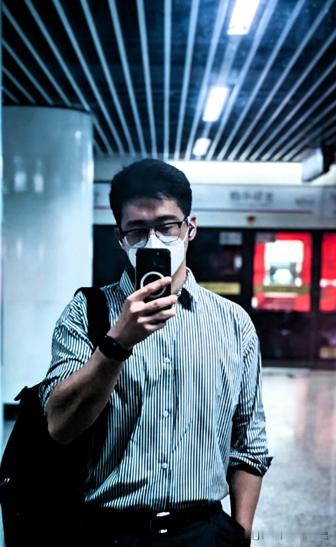 这事儿闹大了！杭州一家社区论坛突然冒出一条长帖，一位母亲把家里这点事摊开了：儿子