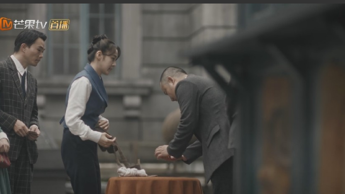 《潜渊》编剧我觉得你有点太小瞧观众的智商了，我们的智商也是智商，比如：军统安排人