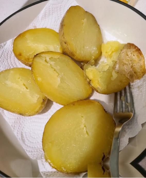 中国人为什么不把土豆当主食，而在欧美却是主食？其实原因很简单它可以和牛肉一起炖