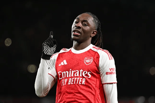 亨利: 埃泽就是为10号位而生的, 他就该在中场中路活动