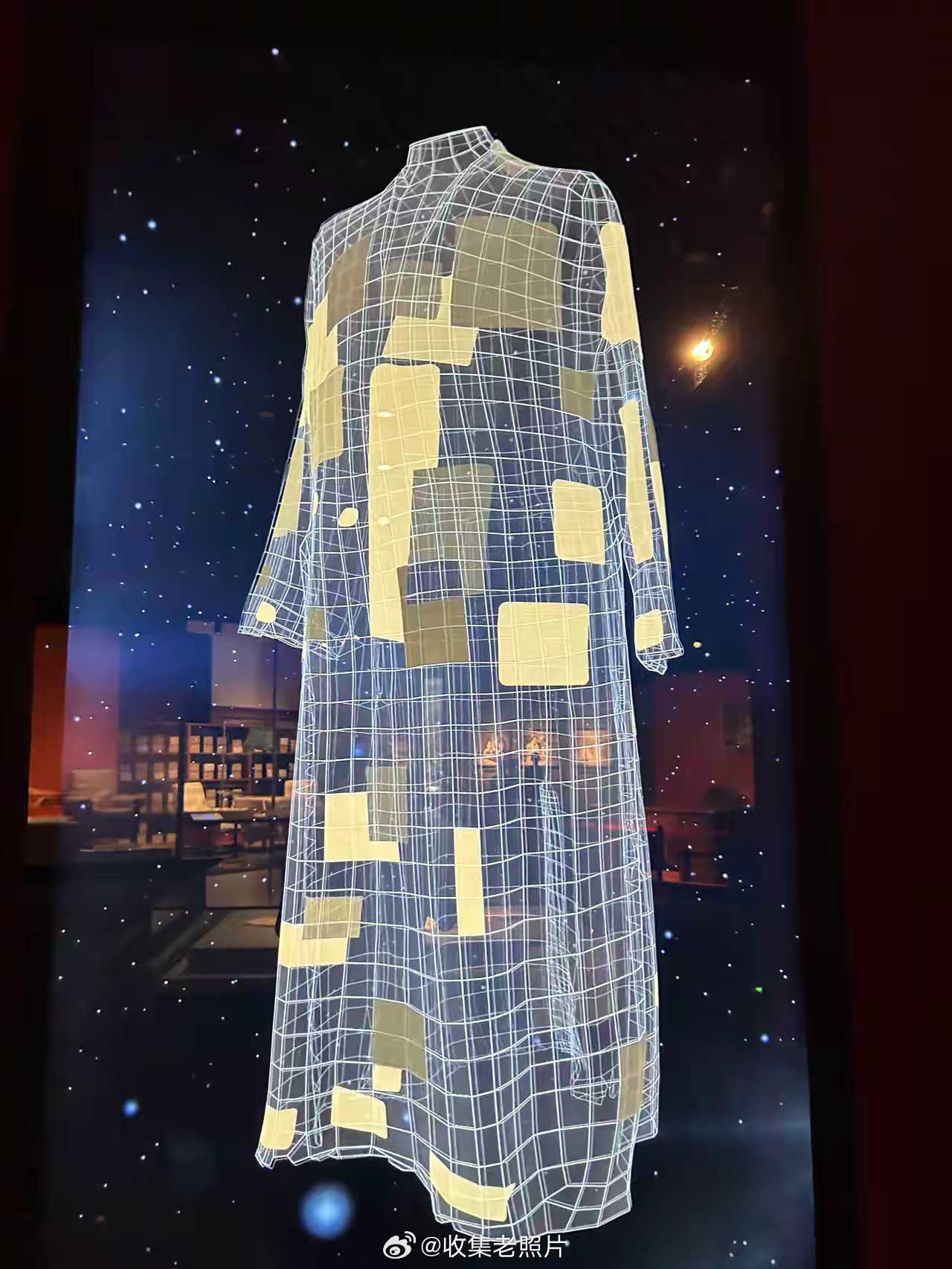 在毛泽东纪念馆看到这个补丁衣服，完全惊呆。站那里一动不动地看着，伟人们的朴素完全