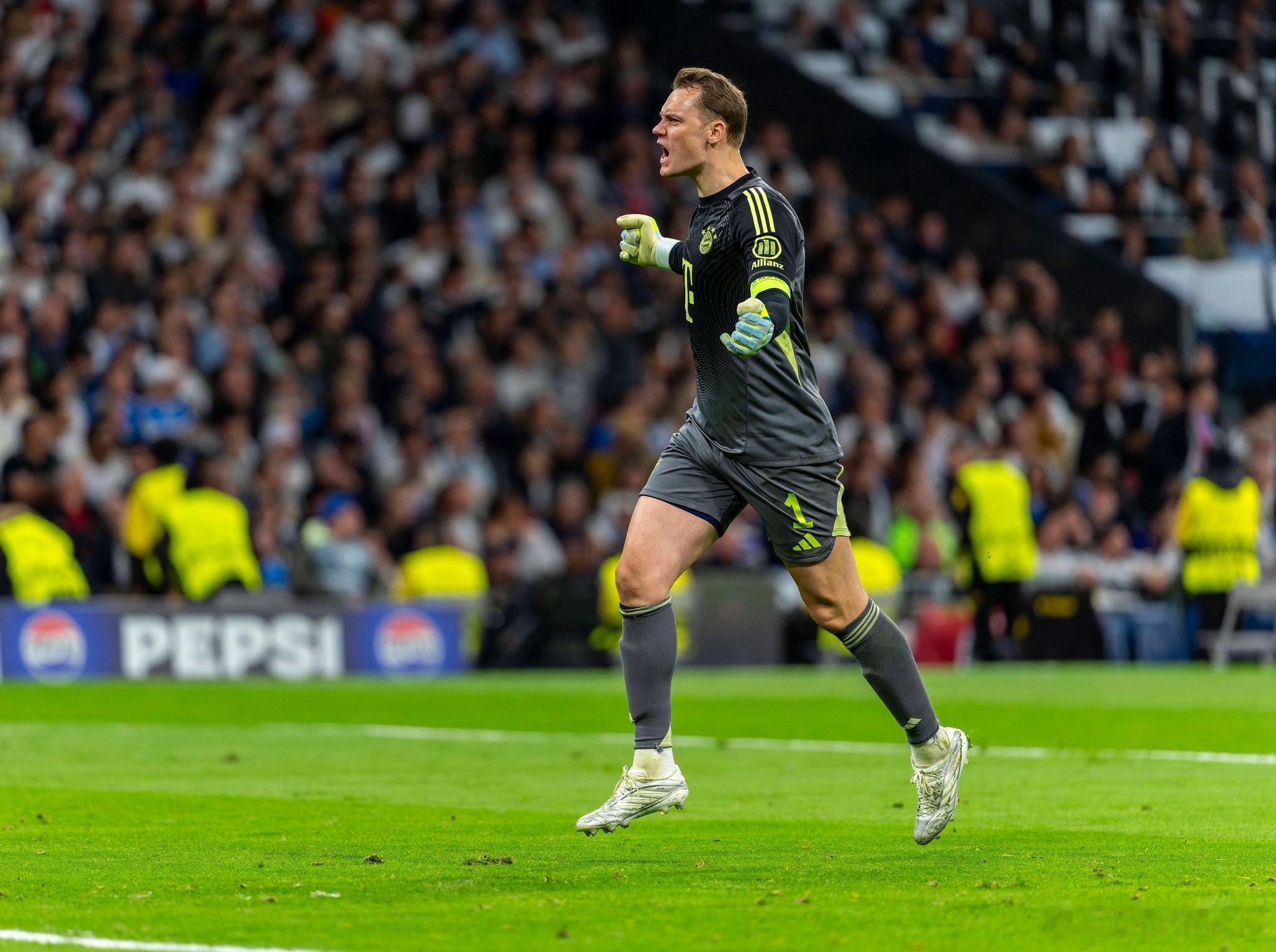 🚨曼努埃爾·諾伊爾對目前守門員陣容（喬納斯·烏爾比希、斯文·烏爾賴希）之間的關