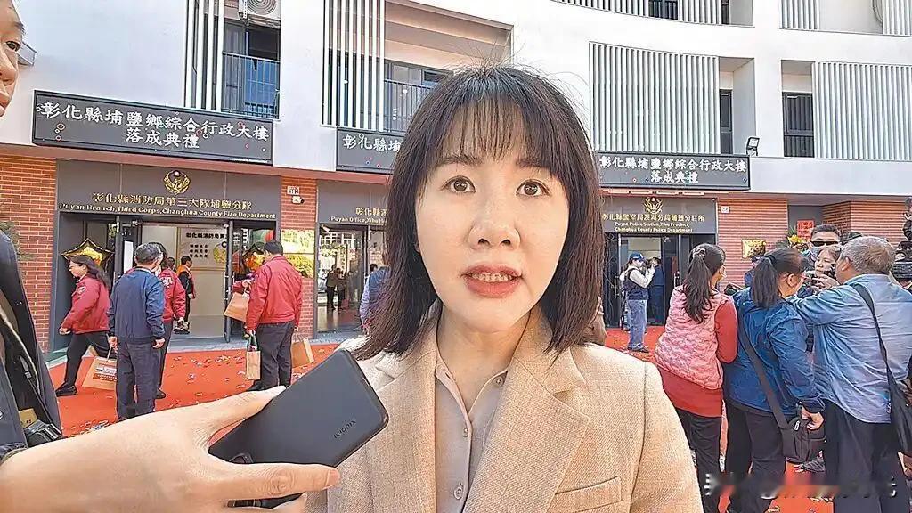 目前对国民党立委谢衣鳯来说，真是改变现状的大好时机了，彰化县长王惠美不为蓝营候选