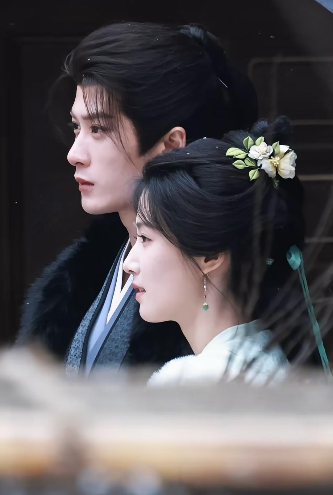 没想到谢却山的第一场戏就是下雪还穿着我最喜欢的大氅造型！这个身段这个妆造这个眼神