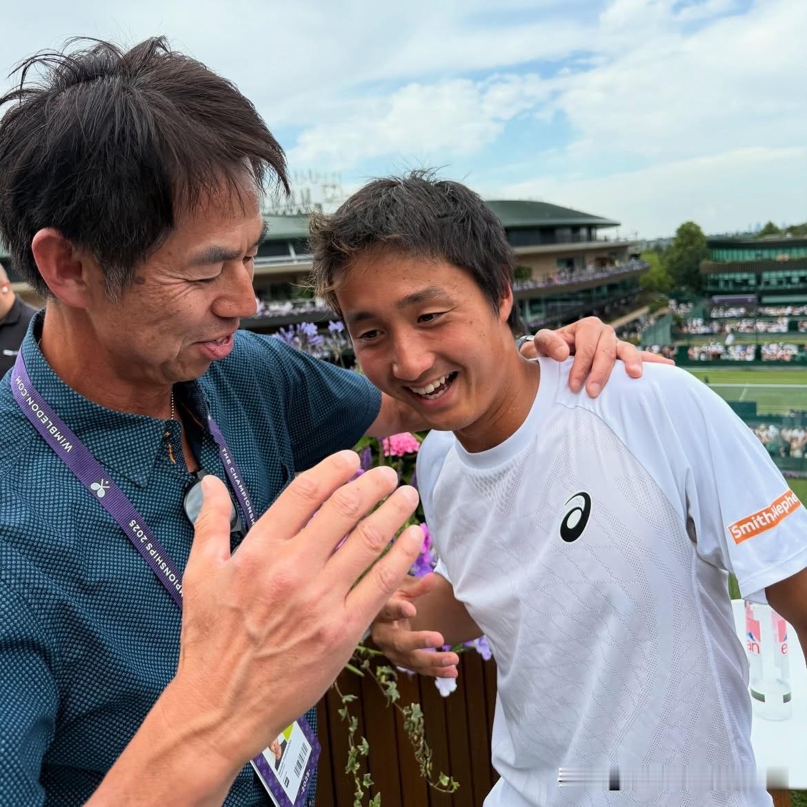 望月慎太郎23岁，世界排名第151位，由资格赛一路打进温网16强，创下生涯最佳成