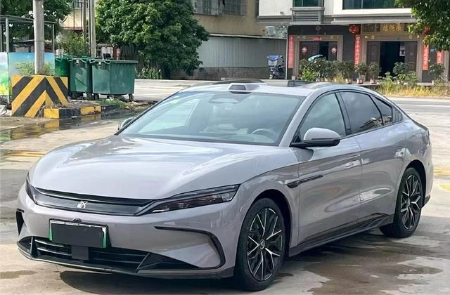 二手比亚迪汉DM-i——8万买中大型插混轿车，省钱又省心比亚迪汉DM-i，二手插混轿车里的“省心王”