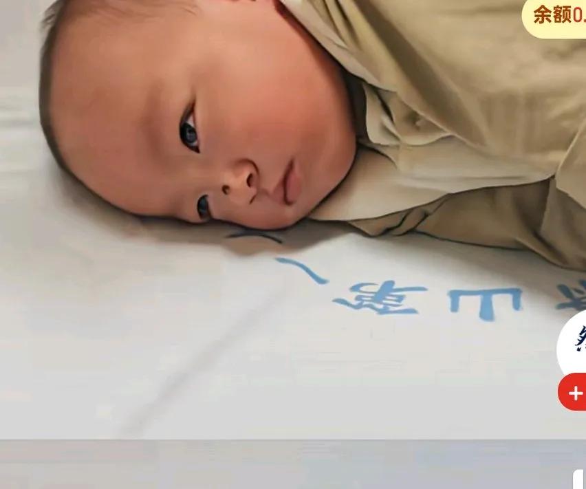 一岁半宝宝发热惊厥，浑身抽搐，宝妈求助网友，不敢看第三次了，怎么办。宝宝在那抽