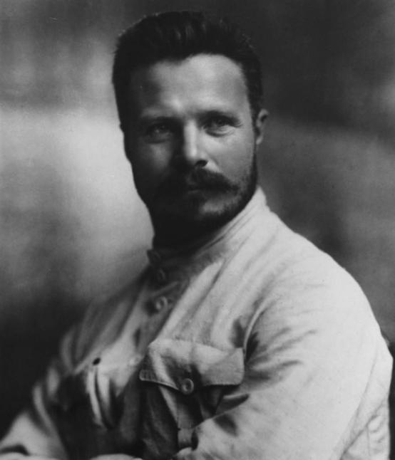 1925年10月31日的波特金医院，手术灯突然熄灭时，40岁的伏龙芝还没来得及看