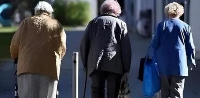 我国将迎来人口死亡高峰？23年1110万去世、24年1093万，去年呢？一张人口
