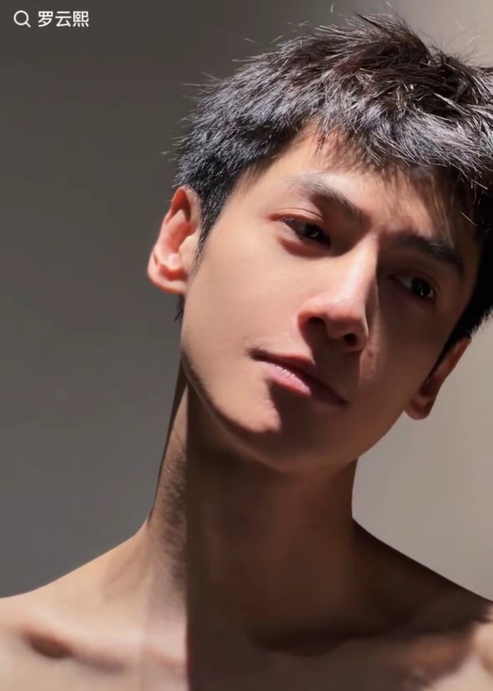 黑子们直接把罗云熙逼到脱衣服2025年10月28日13点49分