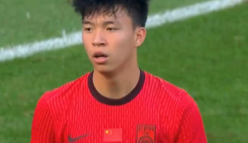 国足1-0，看清3个事实！1，实力亚洲三流。凭借黄政宇的进球，国足1-0击败了
