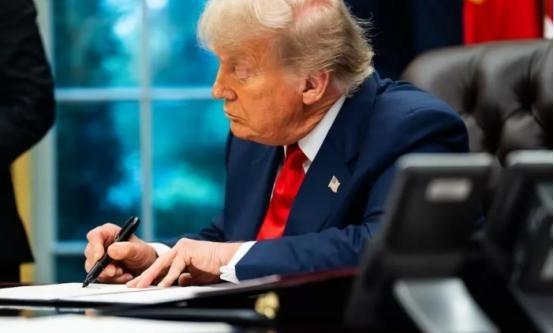 真吓我一跳！难怪美国急着要卖H20芯片呢，据报道，这种芯片价格在每片10