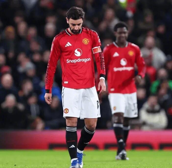 欧洲转会新闻汇总！★真的扛不动了！拜仁仍是B费的潜在追求者，球员合同中包含允