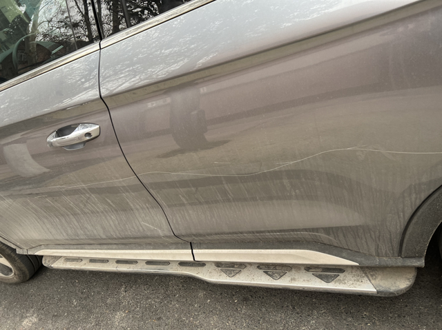 没有哨兵模式得缺陷今天被人划了一圈，附近没监控，找不到人，比亚迪啥时候出个哨兵