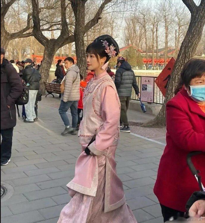 女明星的花期是真的长啊34岁的蓝盈莹和19岁演浣碧时一点变化都没有。