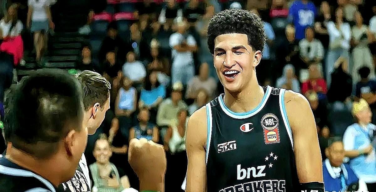 一个墨西哥篮球天才刷屏了，说他ESPN选秀榜第11，NBL新星，要破历史。结