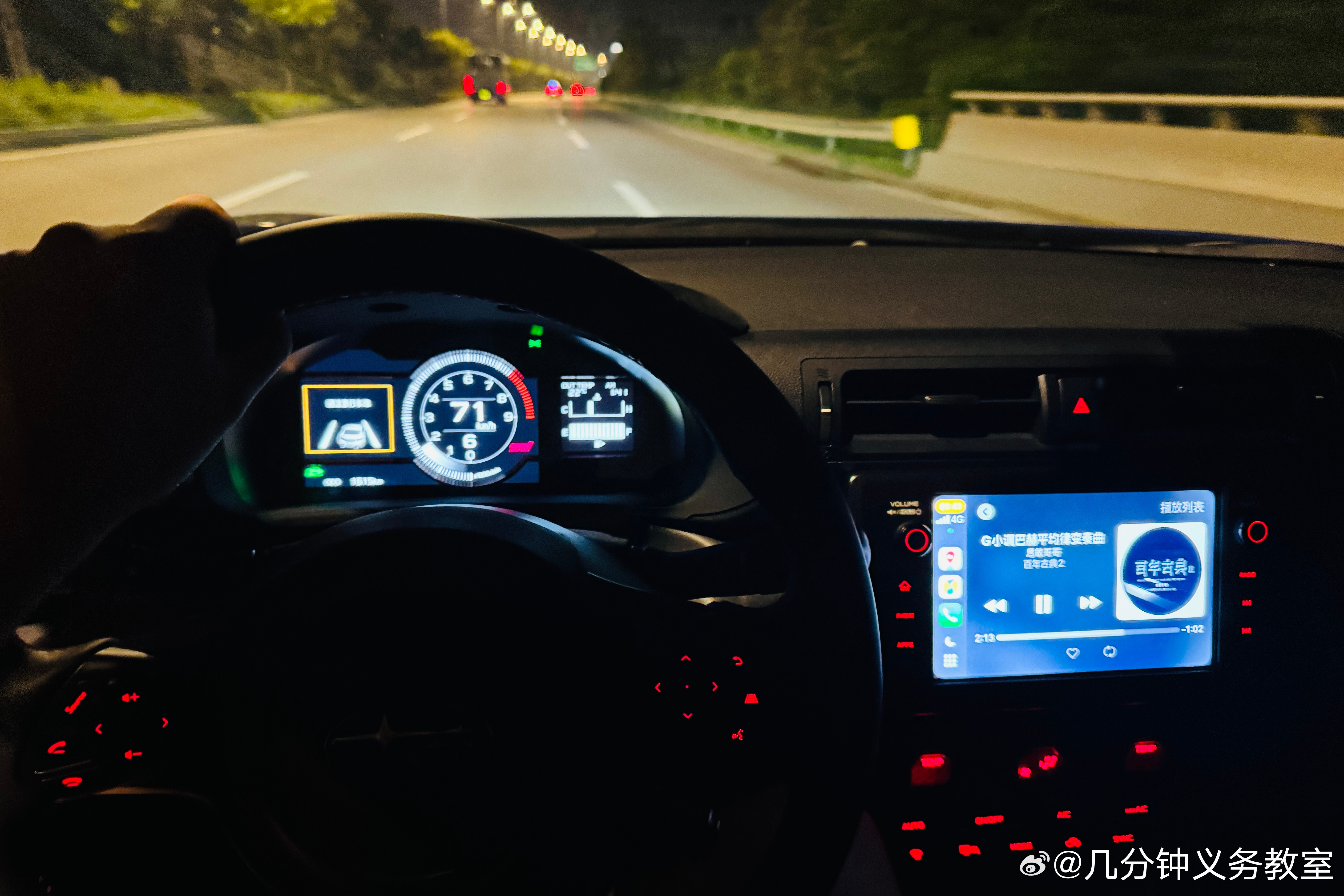 昨晚到家又下半夜两点半了，又磕出来一个内容，你们看图二能猜到拍啥车吗，提示一下越