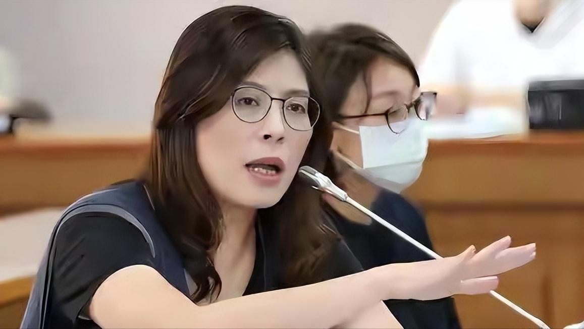 人未到，花先送！郑丽文委托国民党大陆事务部前往广州献花！ 3月29日，中国国