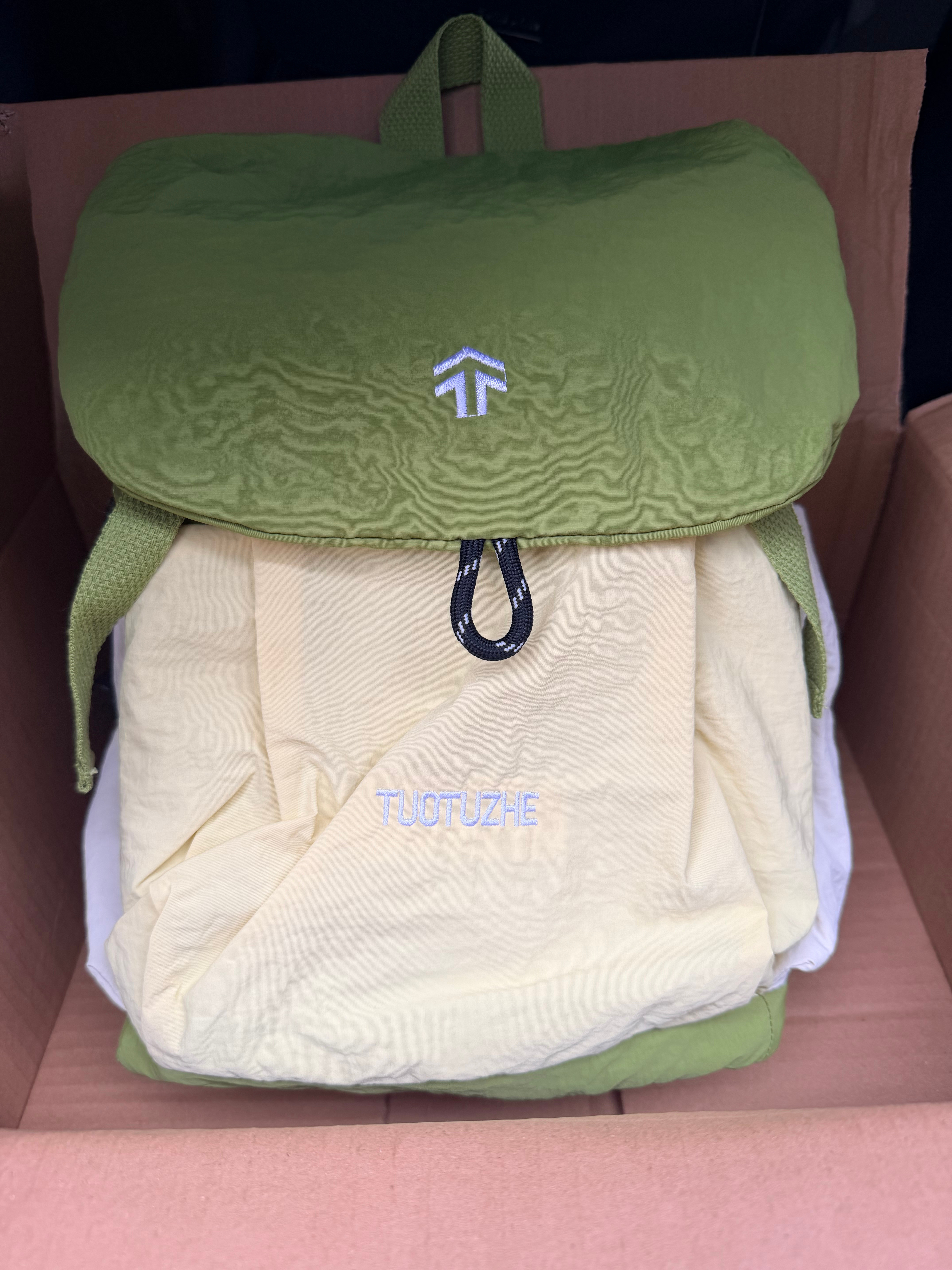 收到易车邮寄的礼品，各种小玩意还挺喜欢的，这么多汽车平台易车用的最多，然后各种易