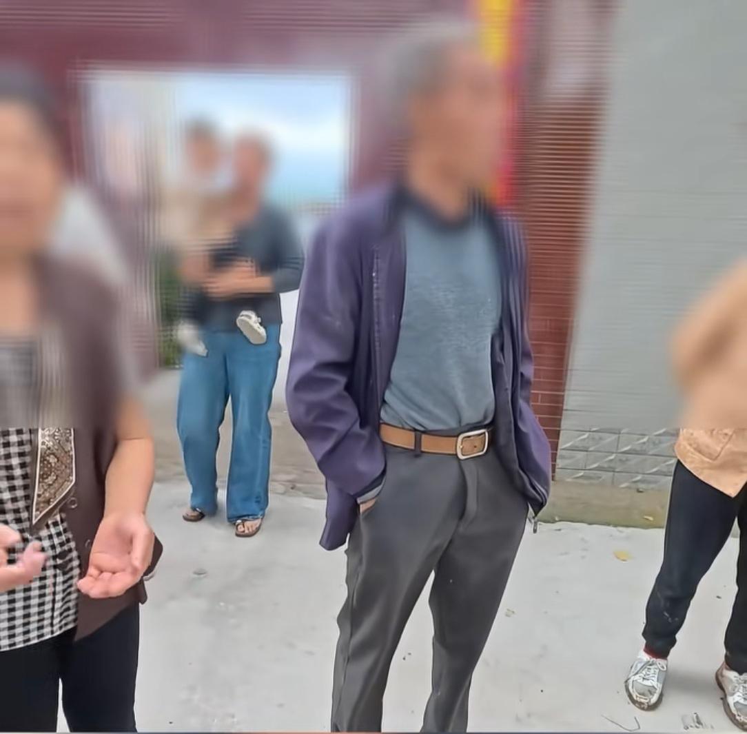 这下好了商丘那对偷“锄头”的夫妇是彻底后悔了，锄头不只值180元，我特地去查了