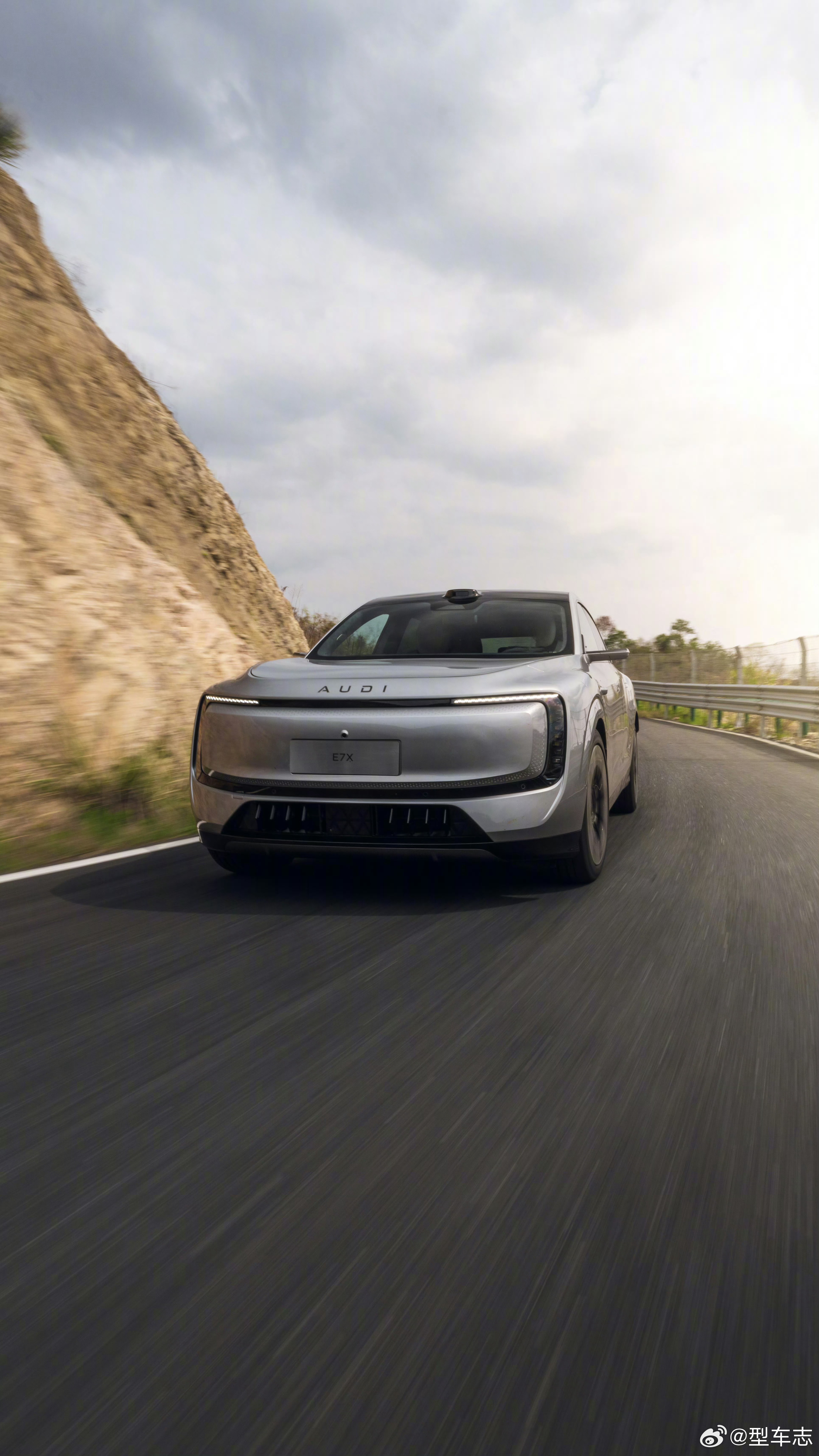 奥迪登顶亚洲山脊赛道最速SUV电动车在爬山赛中的优势几乎是碾压级的。比如爬山赛中