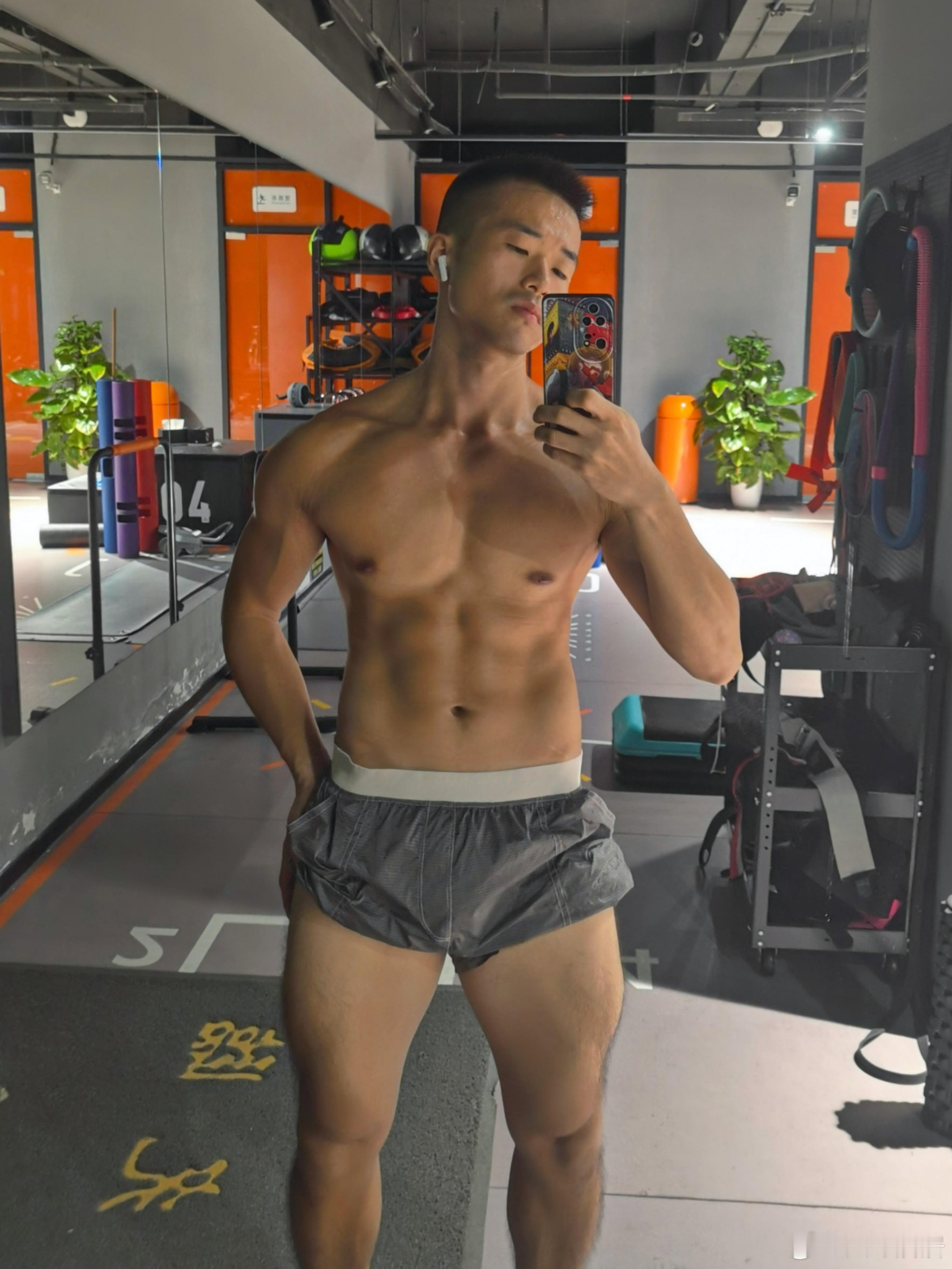 原来我腹肌是六块​​​