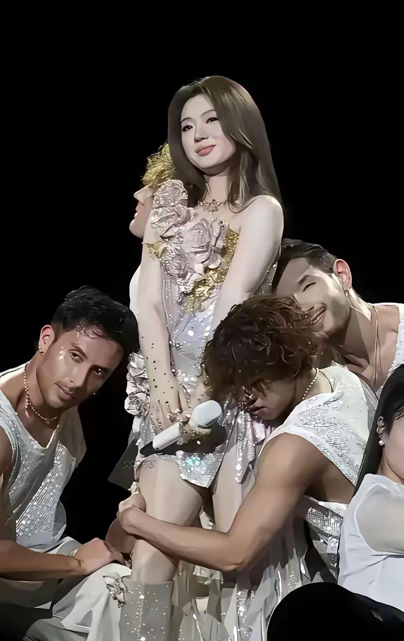 单依纯换的歌仍然没有授权，网友特地问了创作者《李白》换成了《让我轻轻地告诉你