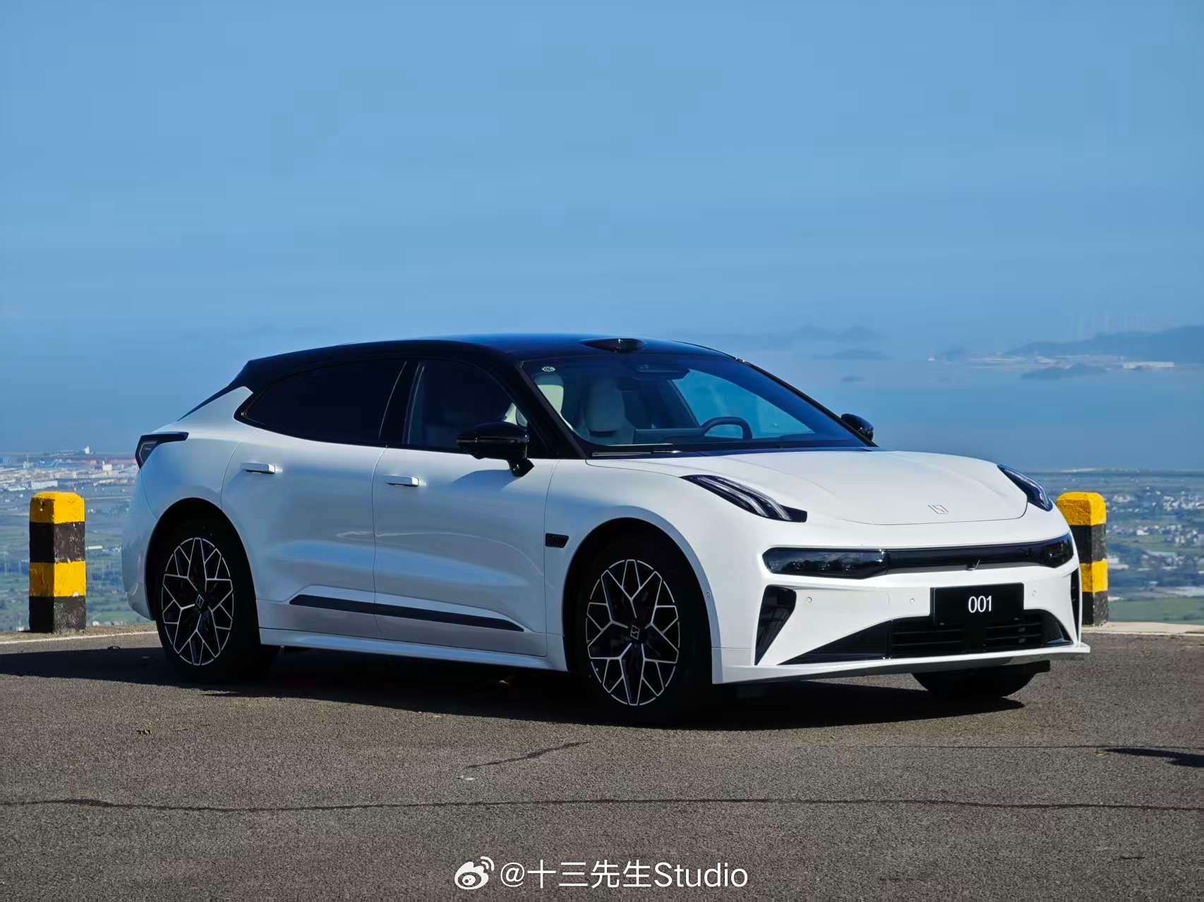 焕新极氪001猎装豪华新标杆今晚上焕新版极氪001上市，001作为极氪的首款车