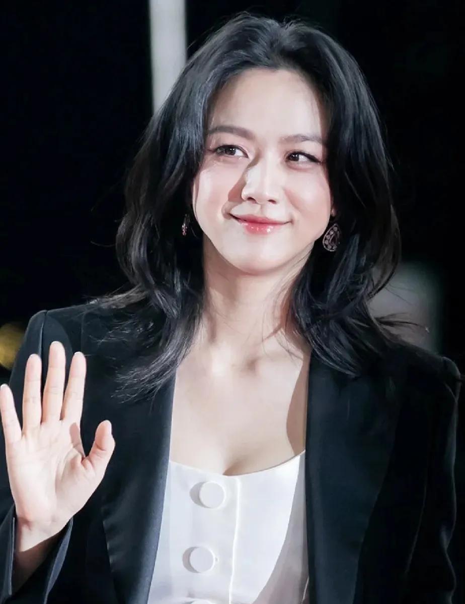汤唯那么美，真的是便宜她韩国老公了，没有梁朝伟他也无法捡漏啊！只能说一部电影