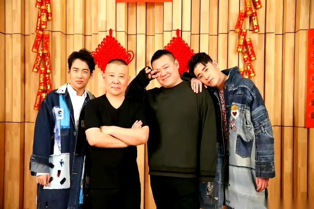 郭德纲家里，藏着两本完全不一样的“育儿经”。大儿子郭麒麟，快30了，一个人在外