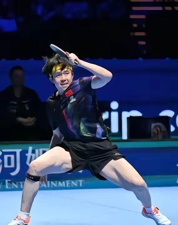 王楚钦拍这张照片的摄影师绝对是个大内高手啊！这是我见过的所有关于楚钦的照片中最有