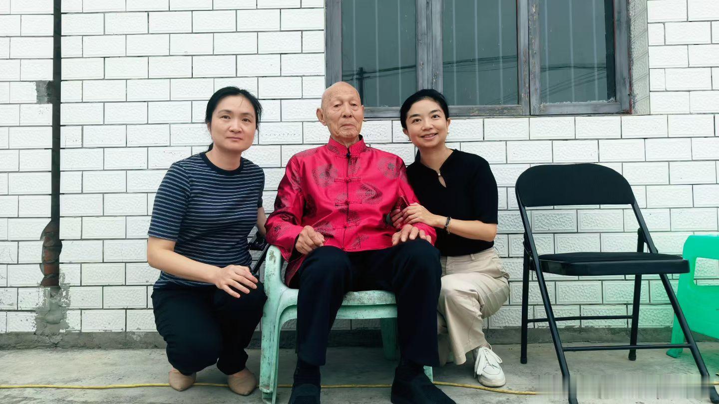在镇街任职的闺蜜发的村里长寿老人养生秘籍：这是本月村儿里第二个满百岁的老人！通过