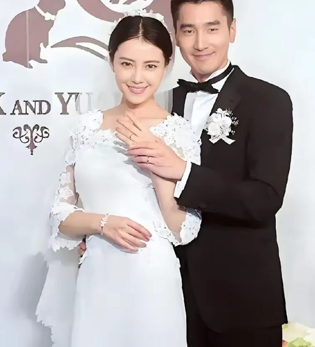 赵又廷这点“执念”，说出来能让全网笑出声就因为女儿长得像他多过像高圆圆，他