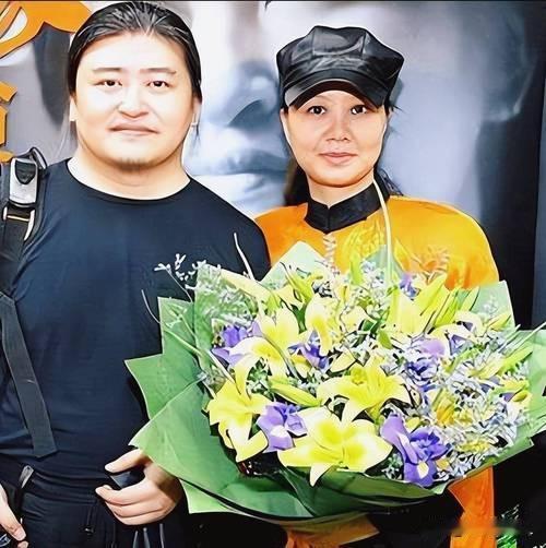 认识9天就求婚，被全网嘲"闪婚必分"，结果相守了38年零绯闻。1987年，湖