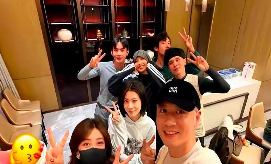 任重46岁生日，夫妻俩撒狗粮，退圈多年孙骁骁状态很好，婚姻幸福