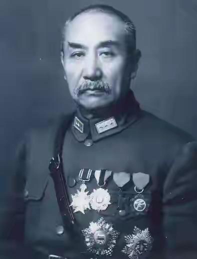 蒋介石密令灭徐向前族人，阎锡山按下密电不动，38年后徐向前打太原。这事儿搁今