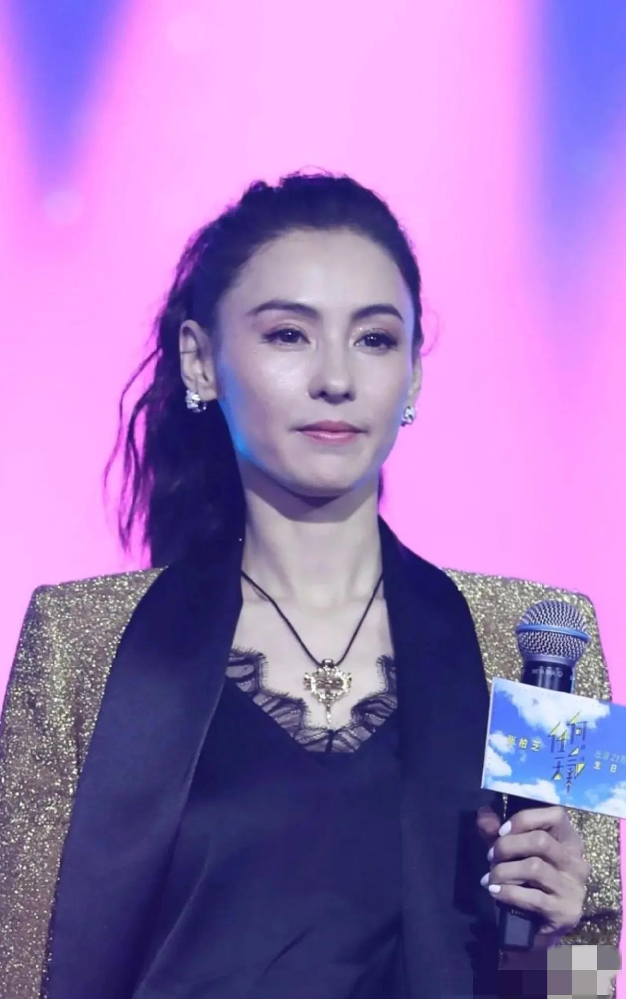 都说张柏芝的眼睛显老了？我盯着浪姐2的未修图看了三遍，发现一个可怕的细节：那不