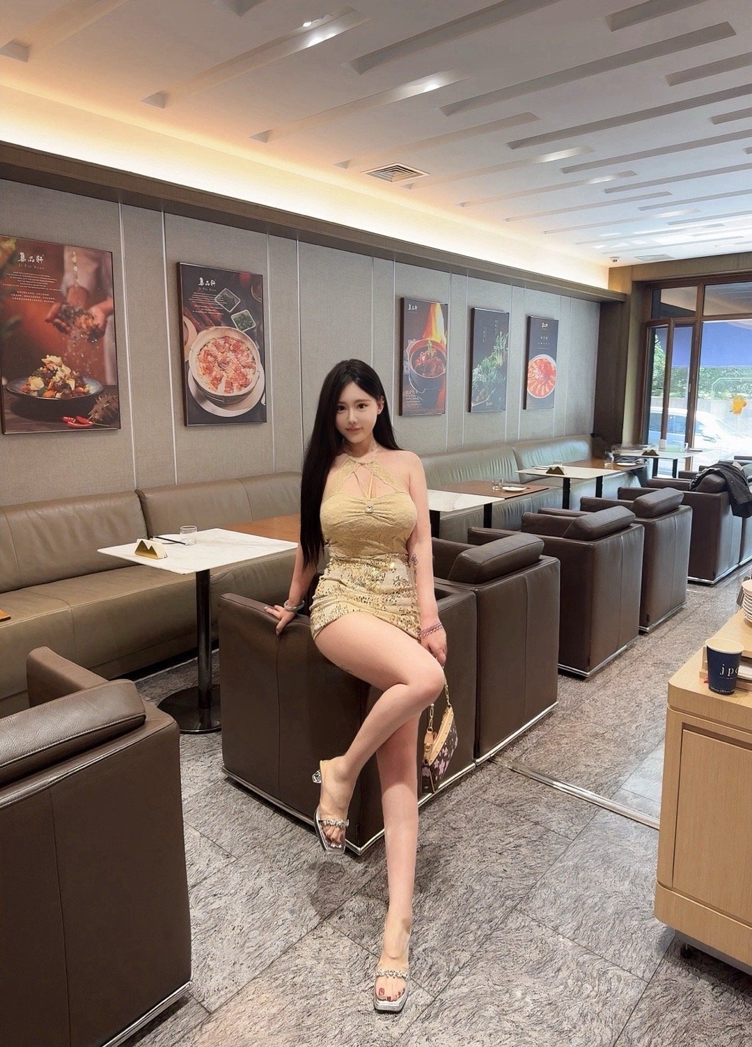 别沮丧，我的朋友，没有永恒的梅雨季，只有久违的艳阳天。​​​