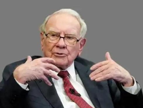 95岁巴菲特退休爆预言：“美日会更强大”！人们在猜“咋不提中国”时，没成想他关于