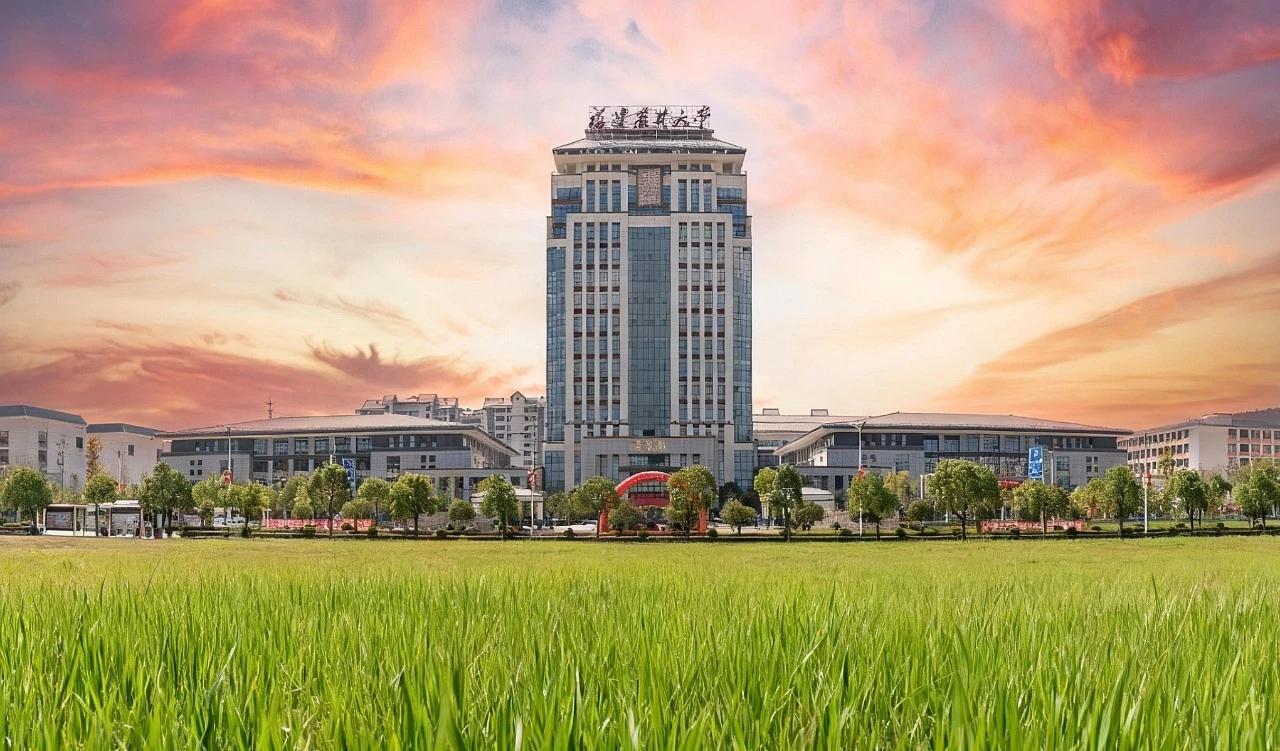 【疯狂！福建一知名大学扩建新校区今年9月启用】福建高校也在疯狂扩建！近日，据报