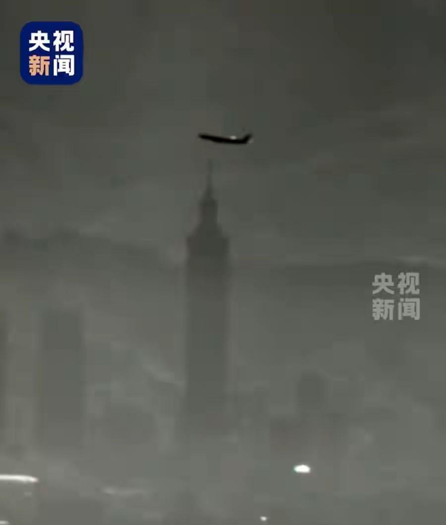 台岛上面惊慌失措到这种地步了吗？岛内部分群体质疑解放军公开的101大楼视频造假