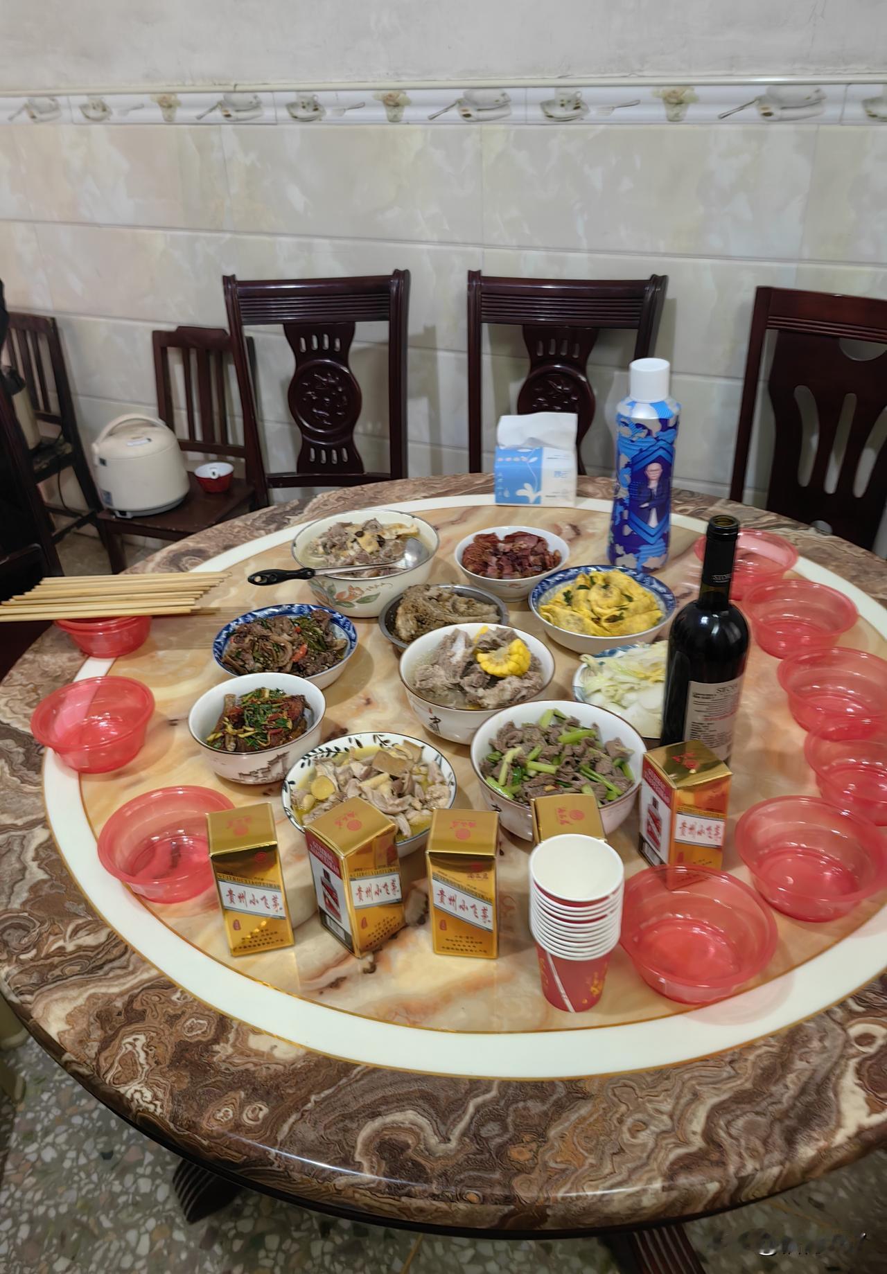 亲自动手做了一顿过年招待客人的餐，尽管累但快乐着。