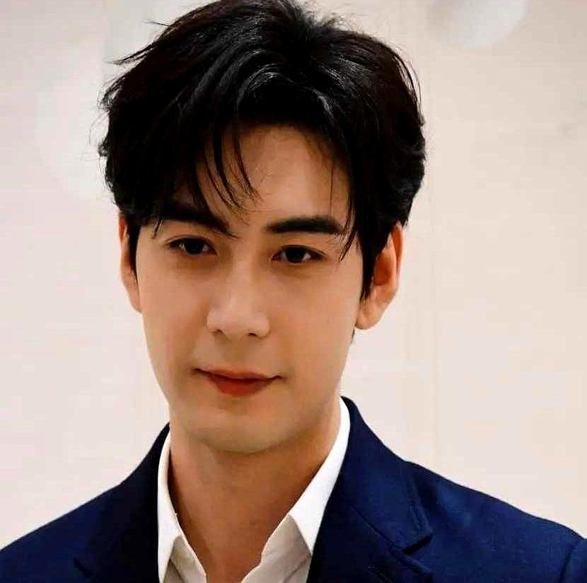 12月影视圈瓜太顶了！虞书欣新剧《云初令》直接引爆讨论——原定女主是李沁，男主张