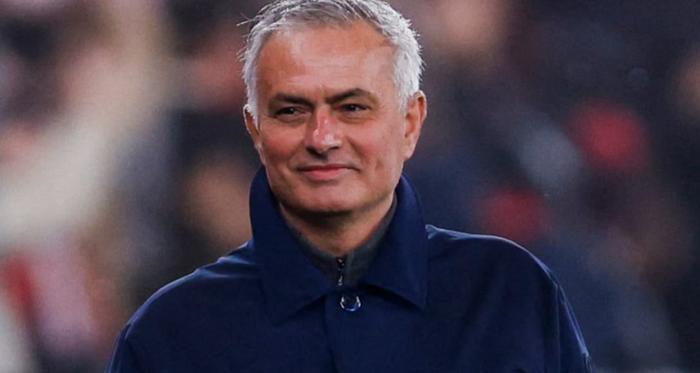 【穆里尼奥据传重返伯纳乌，但媒体认为他不是皇马的首选】穆里尼奥是皇马换帅的热门人