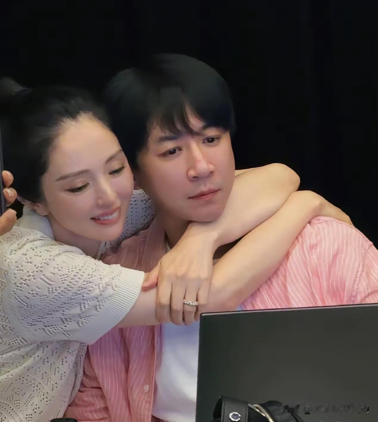 董璇，高调发文7月19日，董璇一改往日低调的风格，一口气连发9张图，高调表