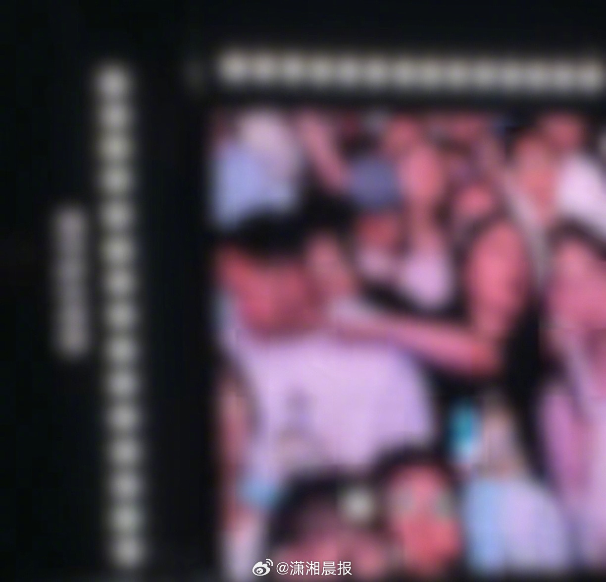 【#律师谈演唱会kisscam男生被女友推开#】#演唱会kisscam拍摄需征求