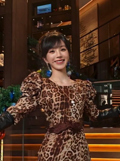 田曦薇的人像大片，看的让人心动，太甜了！​​​