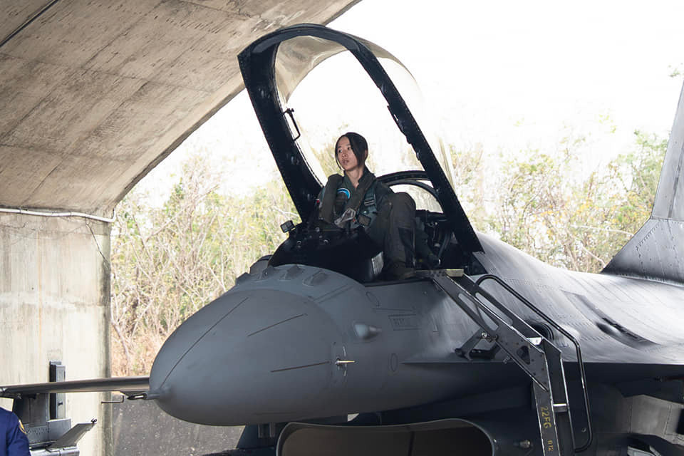 飞扬军事PL-15可不管你是男是女