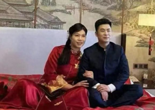 38岁徐云丽低调完婚，丈夫帅气身份成谜