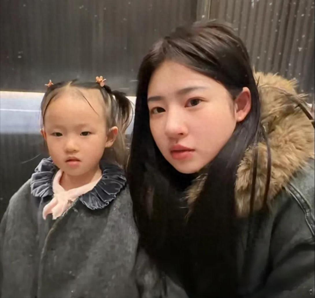 黄一鸣自曝大四实习期怀孕当多数大四生还在为实习报告凑字数、跟领导装乖巧、在通勤